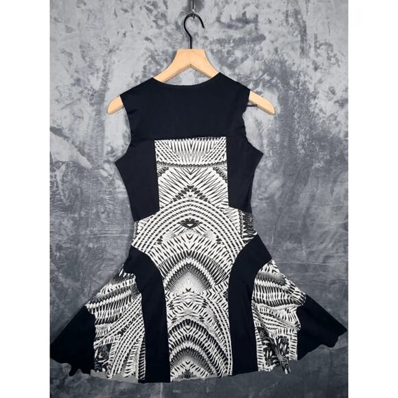 Le Lis Blanc Women's Dress Size S Black White Patterned Fit Flare - Picture 3 of 6